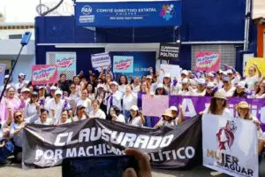 Mujeres protestan en sede del PAN en Chiapas tras impugnación a la paridad de género