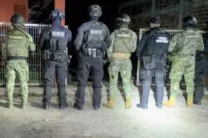 Caen tres implicados en atentado con coche-bomba en Coahuayana, Michoacán