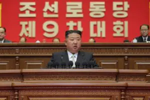Kim Jong-un exige reforzar el Ejército norcoreano ante la escalada con Seúl