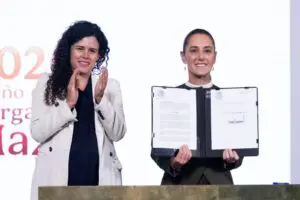 Claudia Sheinbaum firma decreto que obliga a redes sociales a retirar contenidos de violencia