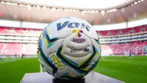 Jugadores de la Liga MX durante un partido del Apertura 2026 antes de la jornada 11.