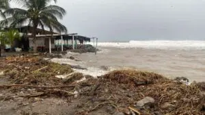 Huracán Simon avanza hacia Sinaloa