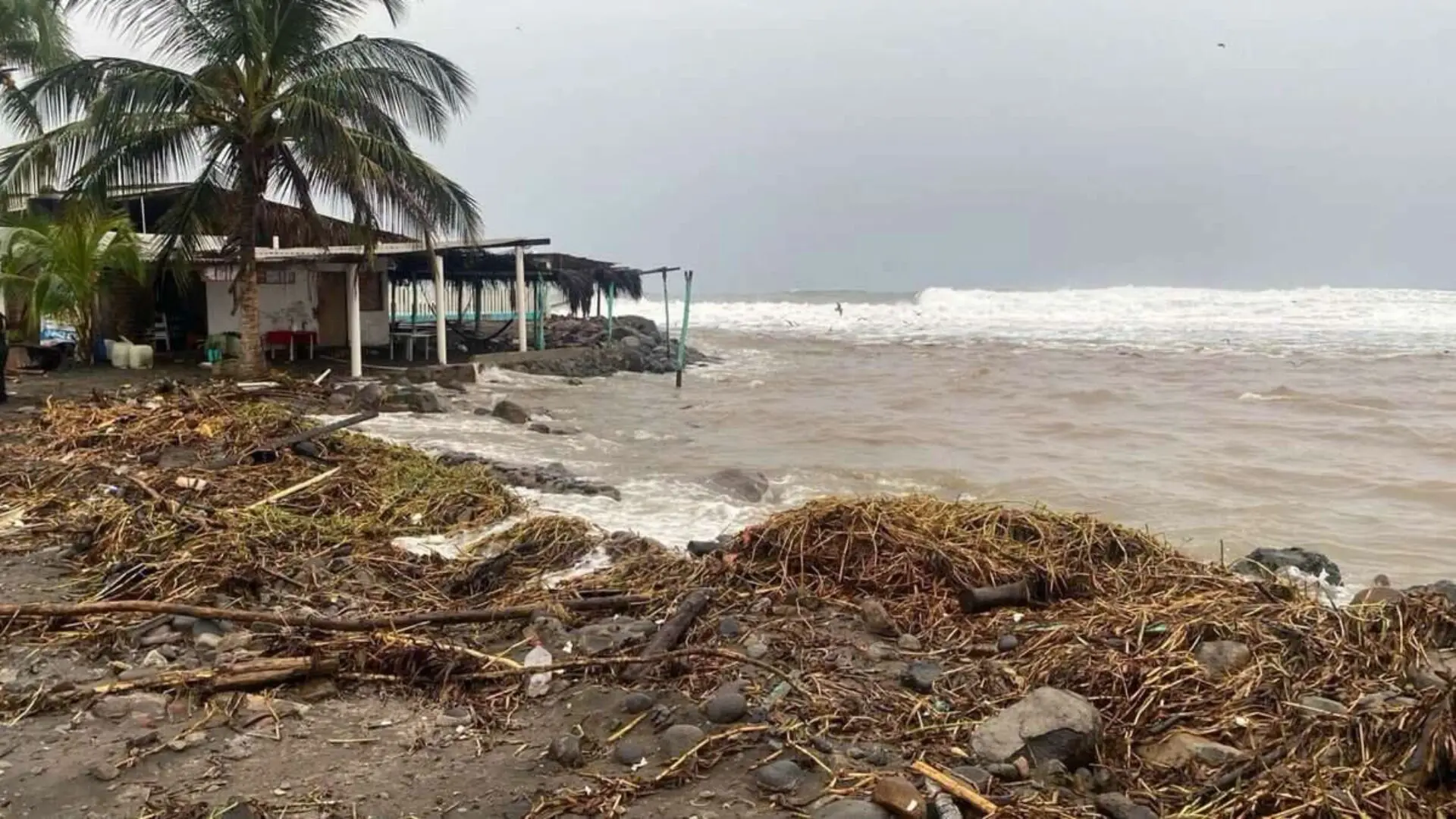 Huracán Simon avanza hacia Sinaloa