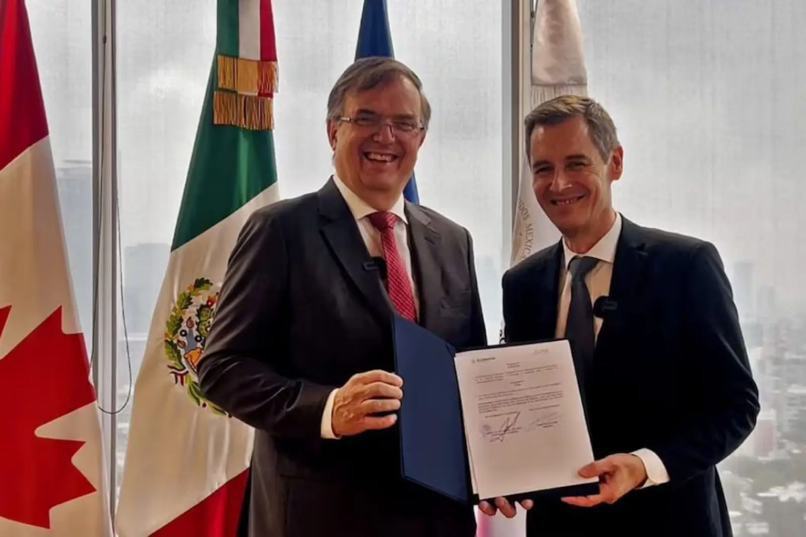 Secretaría de Economía anuncia proyecto de 300 mdd para fabricar aeronaves y formar pilotos