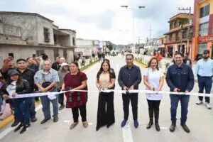 Eduardo Ramírez entrega escrituras públicas e inaugura obras viales y educativas en región Altos