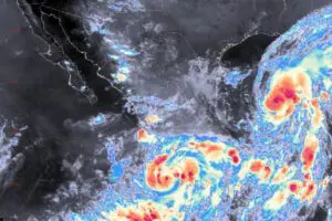 SMN vigila tres ciclones; Isaías intensificó a huracán categoría 2 y 'Simón' podría impactar Jalisco como categoría 4