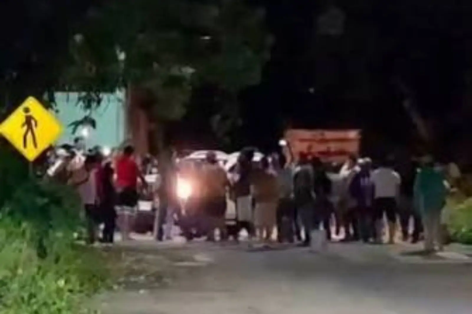 Pobladores linchan a presuntos feminicidas de Miriam y su nieta Ariana; uno falleció y otro herido