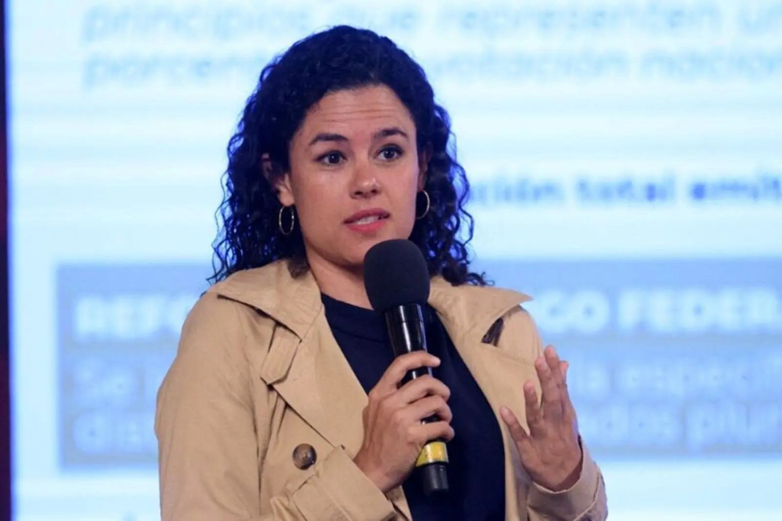 “Ley Antimemes” no busca prohibir memes: Alcalde explica qué pretende reforma aprobada en Senado