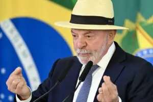 Del Toro, Mark Ruffalo y ola de cineastas llaman a votar por Lula en Brasil el domingo