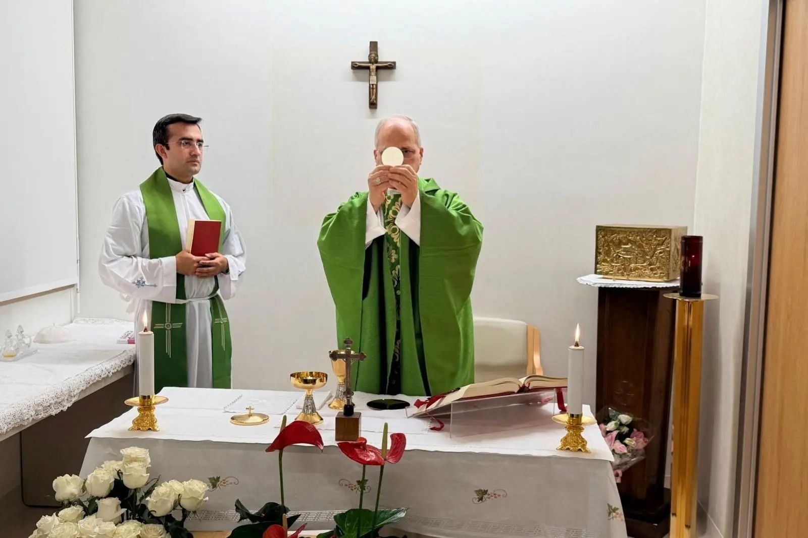 Papa León XIV recibe alta hospitalaria tras cirugía pulmonar; regresa este sábado al Vaticano