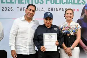Policías de seis municipios concluyen bachillerato; Eduardo Ramírez destaca preparación profesional