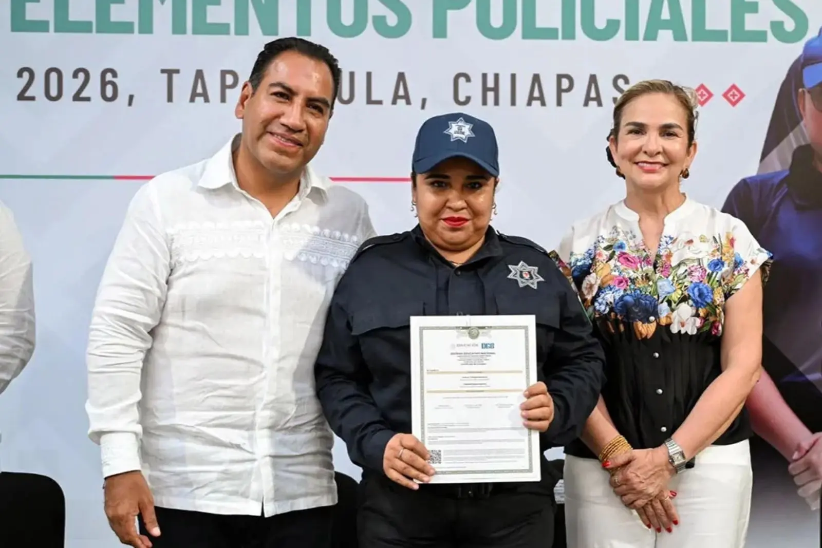 Policías de seis municipios concluyen bachillerato; Eduardo Ramírez destaca preparación profesional