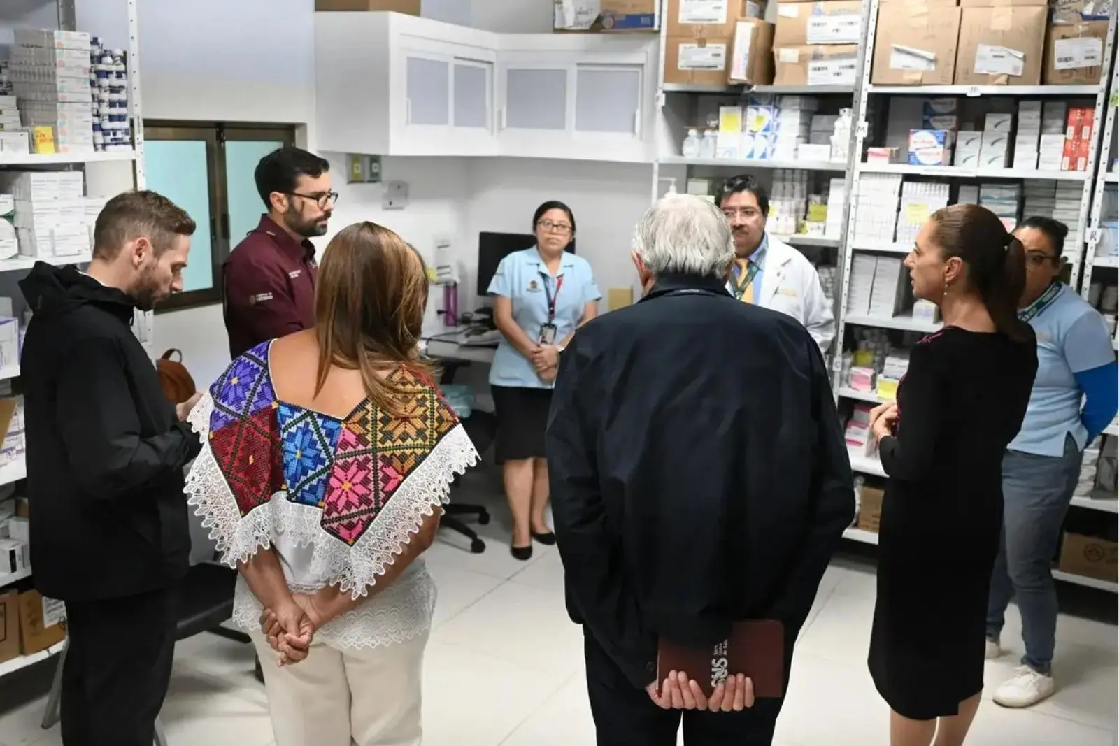 Sheinbaum instruye revisar abasto de medicamentos tras denuncias de ciudadanos durante gira en Chetumal