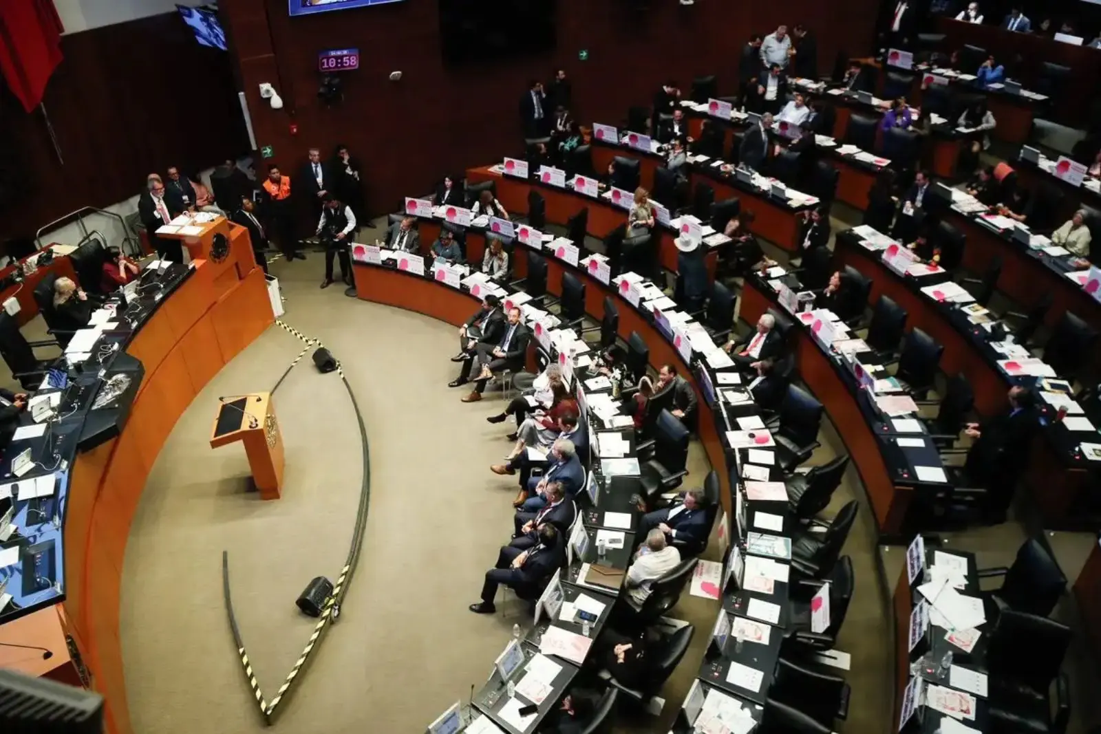 Exigen senadores acceso exclusivo a Salón de Protocolo del AICM para días de sesión