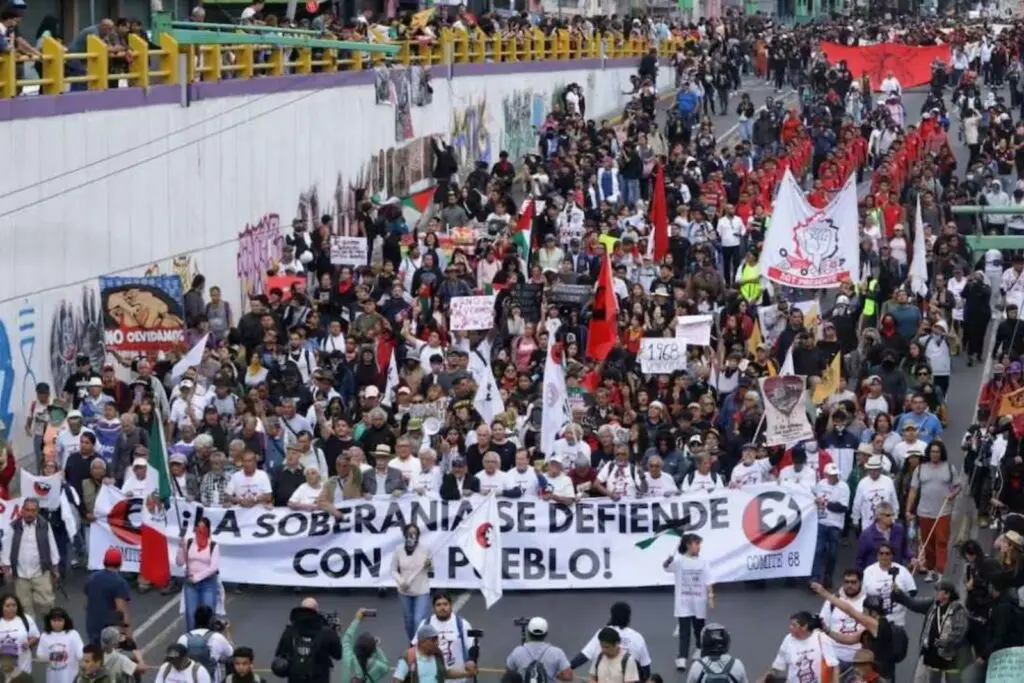 Marcha del 2 de octubre reúne a 8 mil personas en CDMX; reportan 18 lesionados y menor hospitalizado