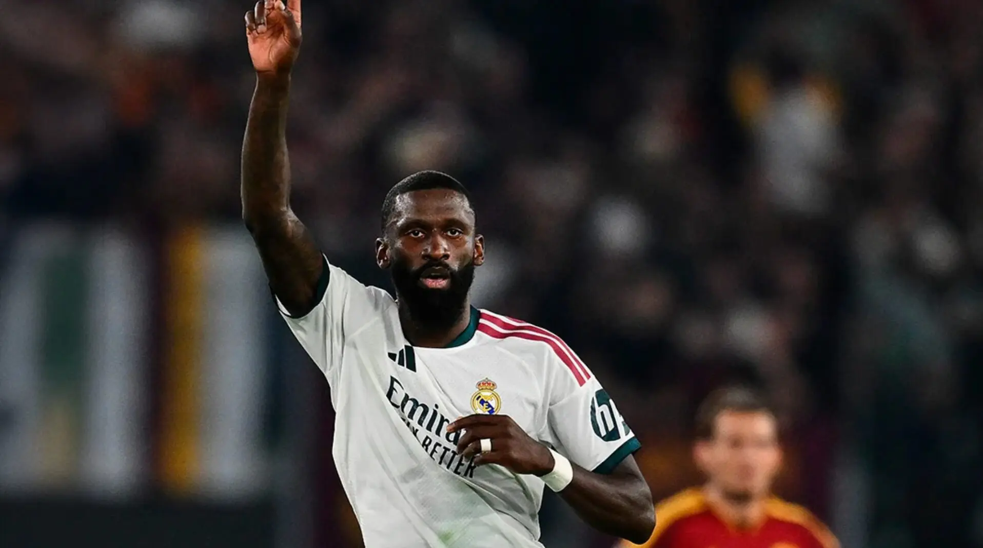 Antonio Rüdiger celebra el gol decisivo del Real Madrid en la victoria 4-3 frente a la AS Roma en la Liga de Campeones. Foto: realmadrid