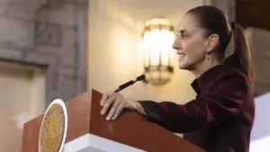 Claudia Sheinbaum durante una conferencia matutina en Palacio Nacional.