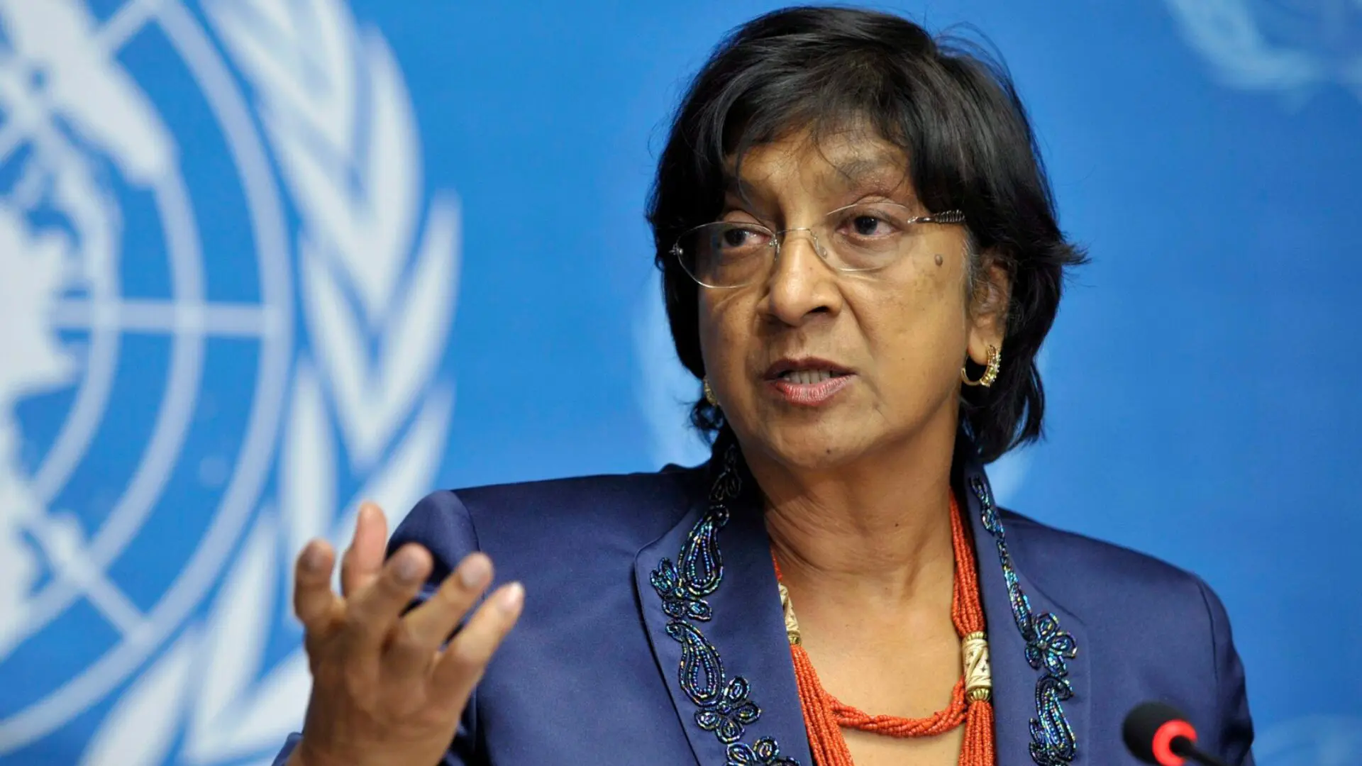 Navi Pillay recibe el Premio Nobel de la Paz 2026 en Núremberg, Alemania, el 9 de octubre.