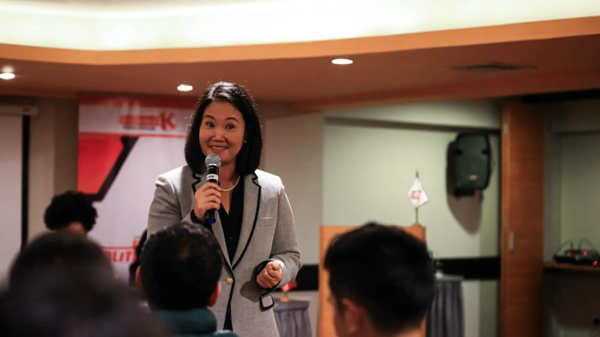 Keiko Fujimori presenta nuevas reglas de disciplina para las escuelas públicas de Perú. Foto de X: KeikoFujimori