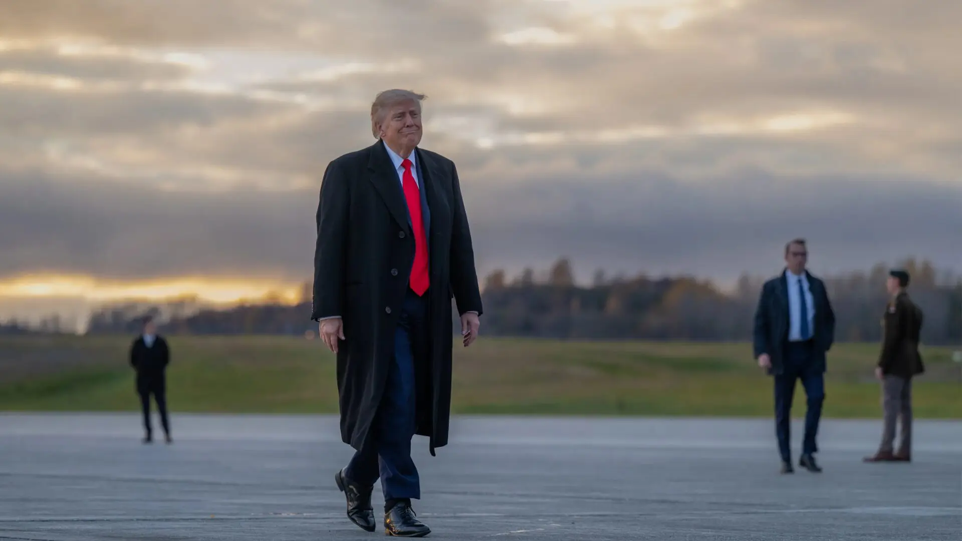 Donald Trump anuncia exploraciones de petróleo, gas y minerales en Groenlandia.