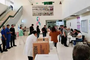 Trabajadores del IMSS frenan propuesta de alza salarial: gana el "NO" en consulta sindical nacional