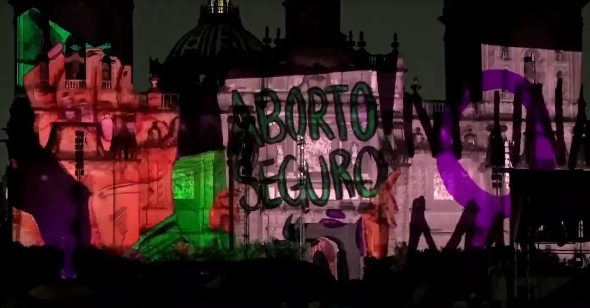 Proyección de “Memoria Luminosa” sobre la Catedral de México