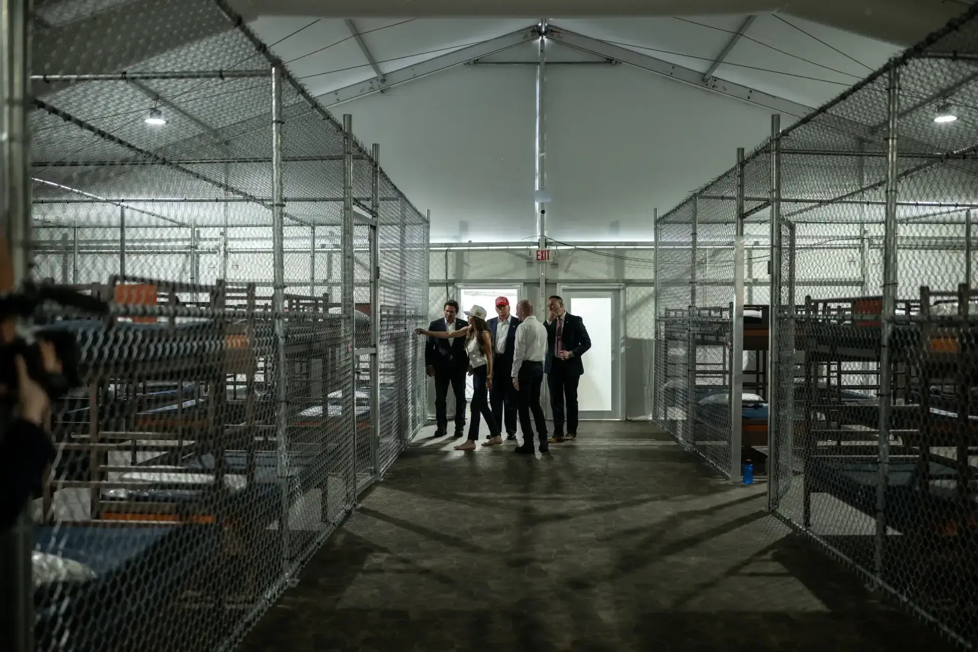 Visita de Donald Trump y Kristi Noem al centro de detención de migrantes Alcatraz