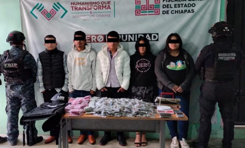 Evidencia asegurada a presuntos miembros del CJNG durante operativo en Chiapas
