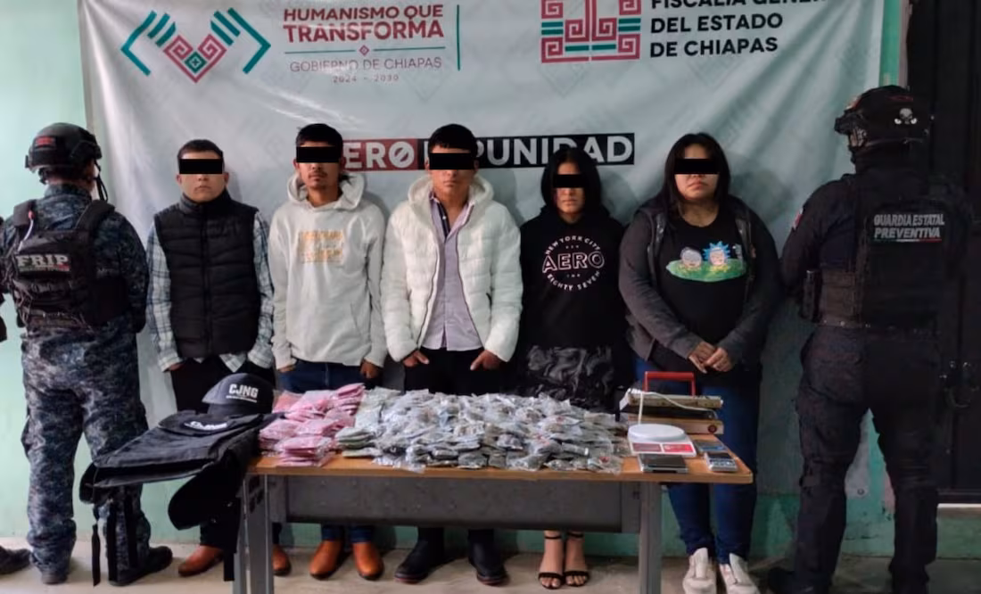 Evidencia asegurada a presuntos miembros del CJNG durante operativo en Chiapas
