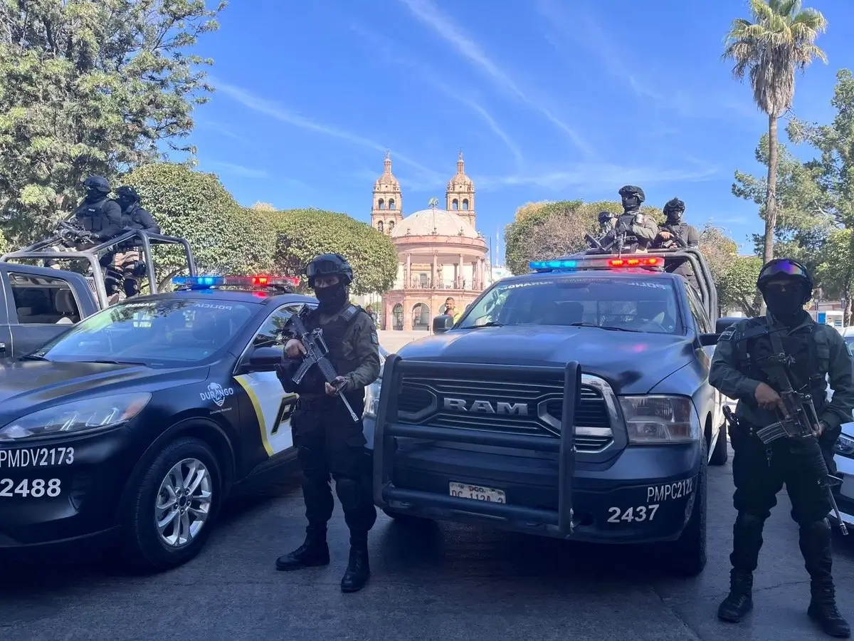 Policías armados durante operativo en Durango