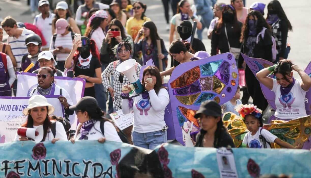 Marcha por el 25N avanza en CDMX: miles de mujeres exigen fin a la ...