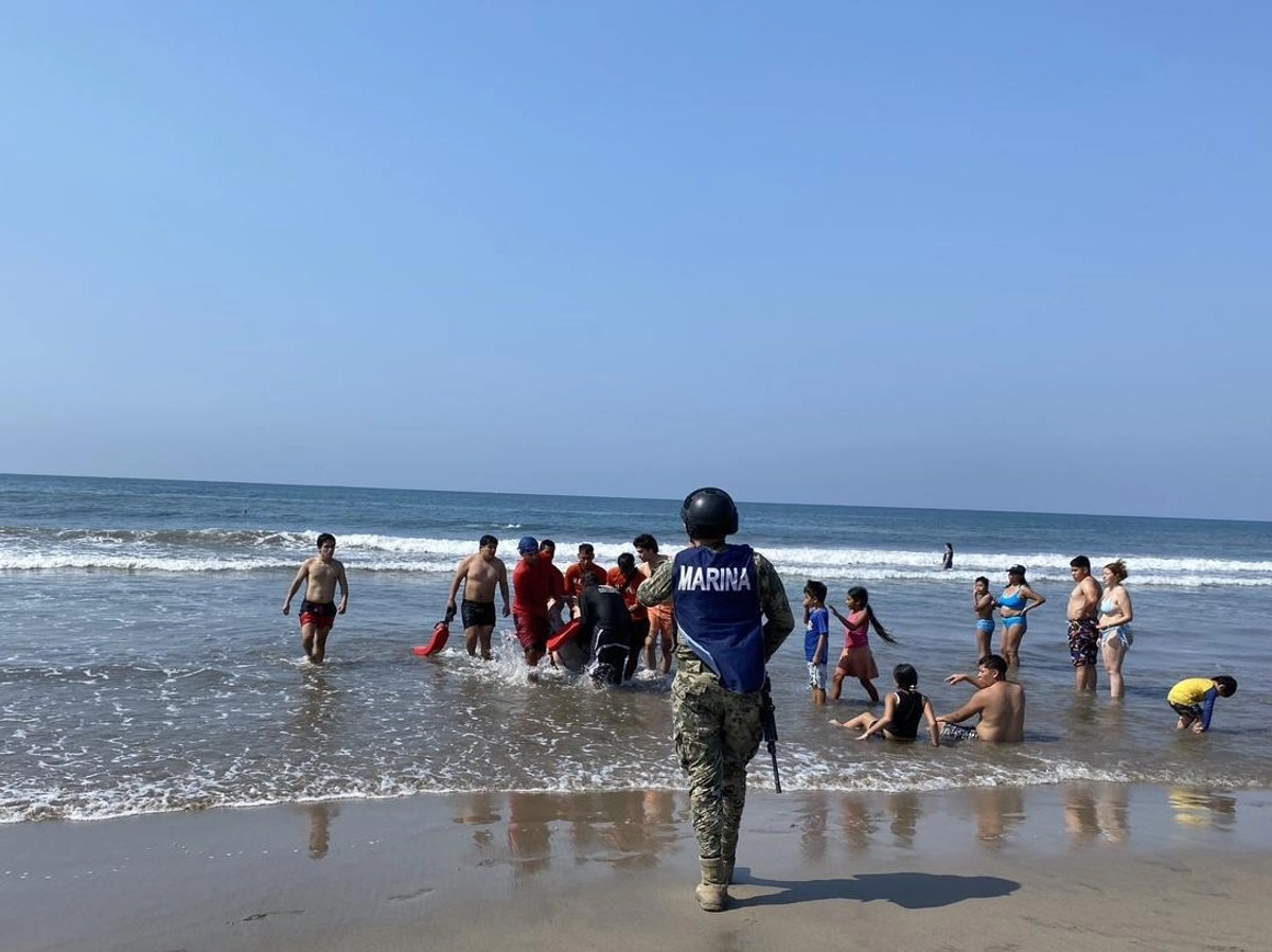 Rescate en Playa Linda Ixtapa Zihuatanejo Secretaría de Marina