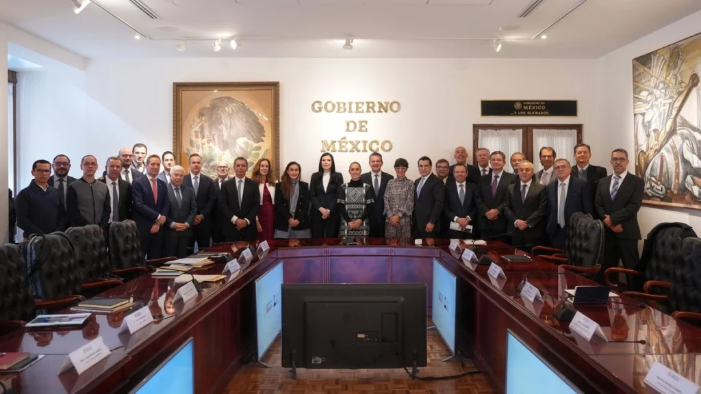 Pacta Sheinbaum con la banca ampliar crédito e inversión