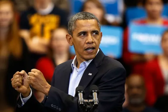 Barack Obama durante un discurso público tras polémica por video racista difundido en redes sociales por Donald Trump.