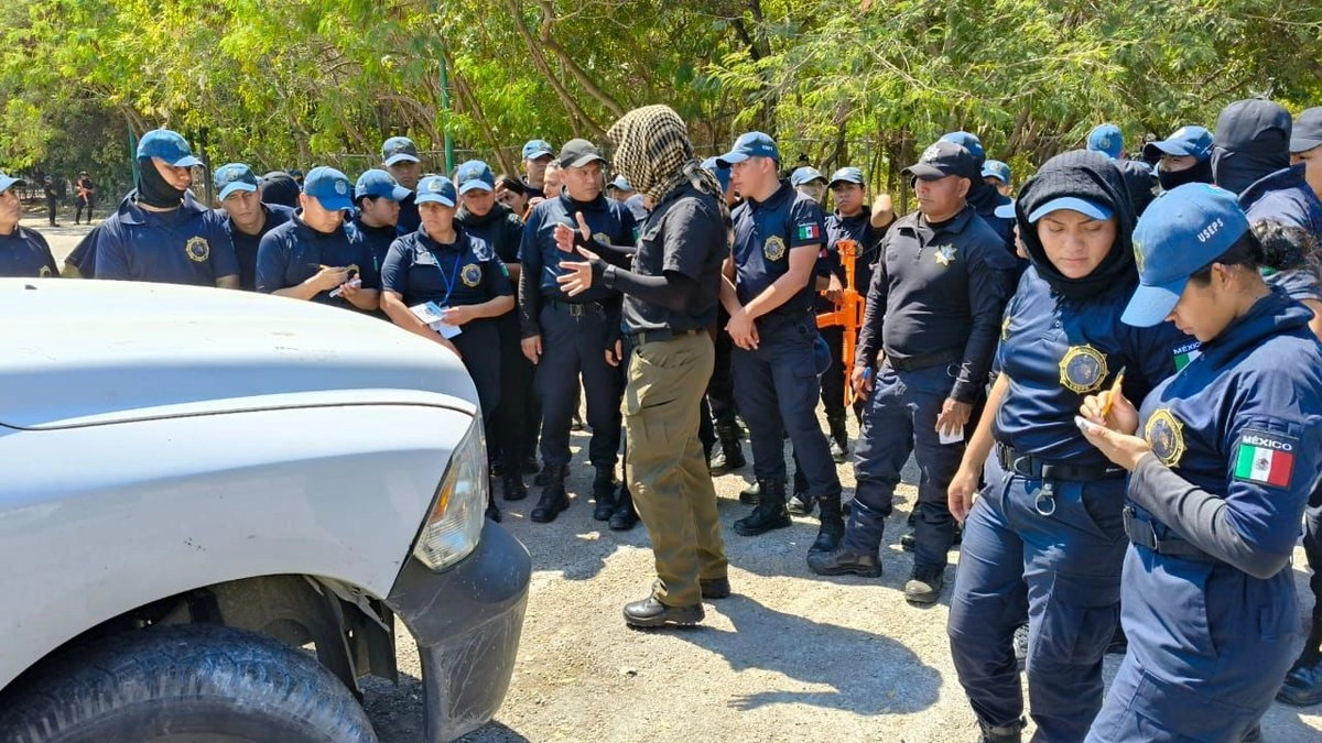 Elementos de la policía estatal y municipal de Chiapas reciben capacitación durante evaluación operativa en 2025.