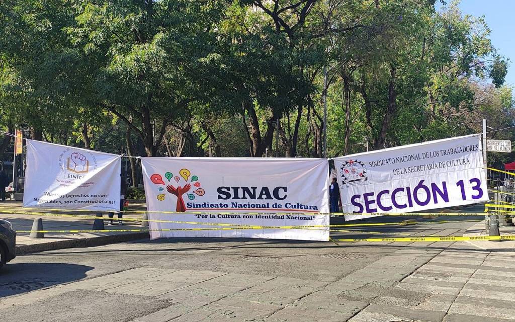 Manifestantes en calle de la Ciudad de México.