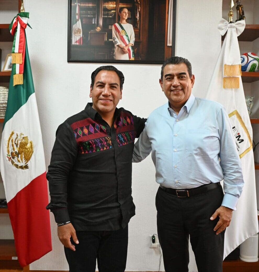 Gobernador de Chiapas junto a Sergio Salomón Céspedes