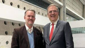 Marcelo Ebrard y Jamieson Greer sonriendo
