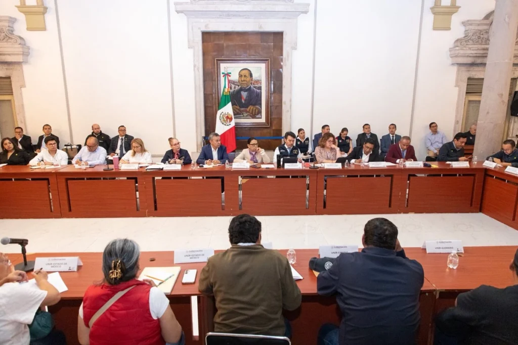 Organizaciones de Oaxaca, Guerrero, Chiapas y Estado de México en mesa de diálogo con Segob tras plantón en CDMX