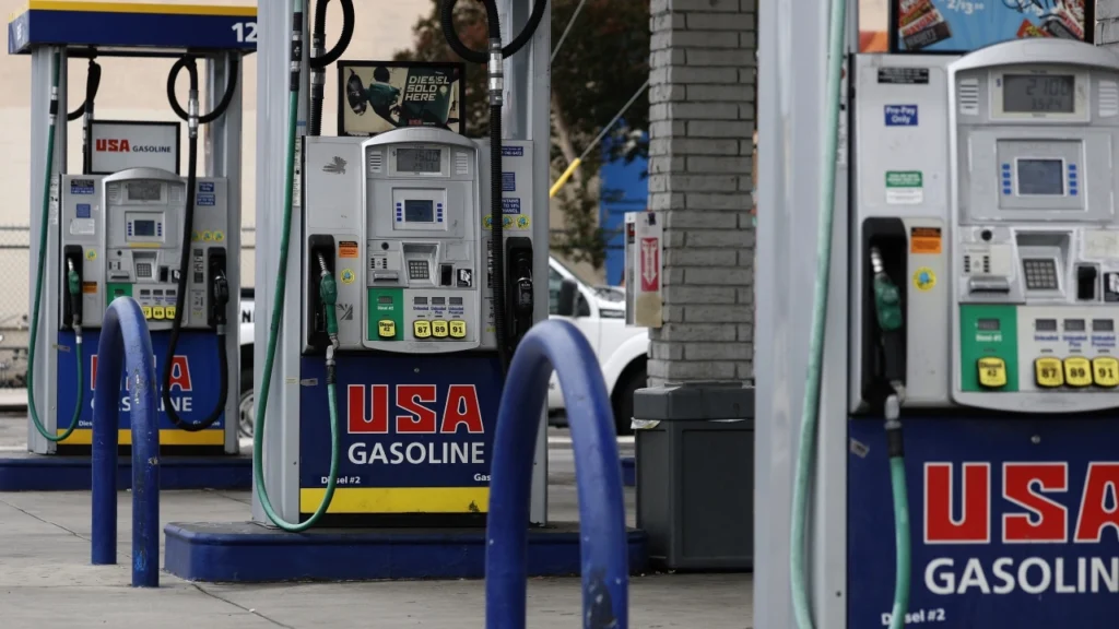 El precio promedio de la gasolina regular supera los 4.06 dólares por galón en Estados Unidos. Foto: Especial